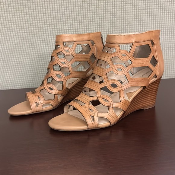 NWOT! Adrienne Vittadini Wedge Sandals - Picture 3 of 16